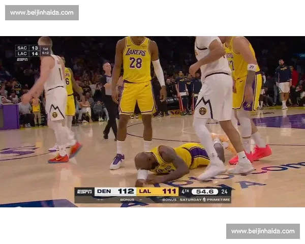 湖人詹姆斯关键时刻发力助队险胜对手晋级季后赛